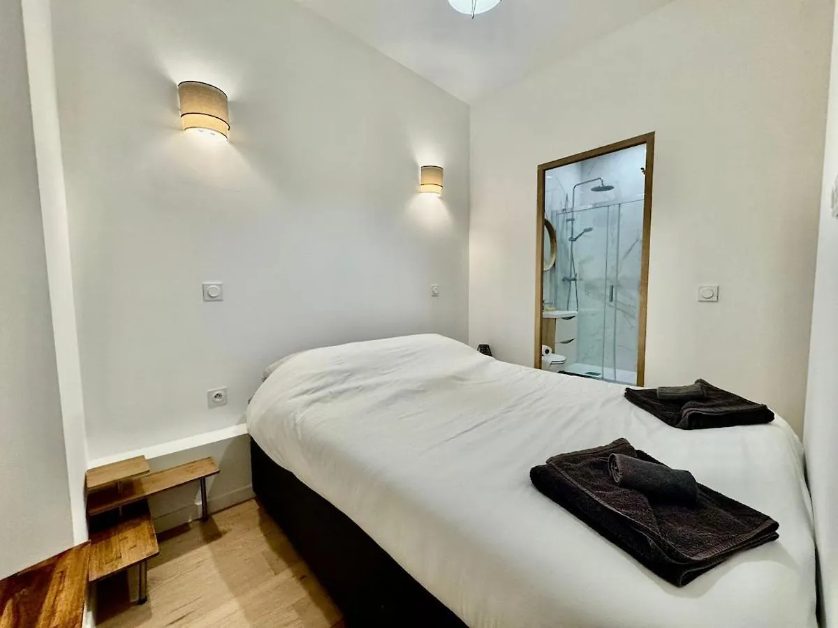 Charming Studio In The Heart Of Niza Francia